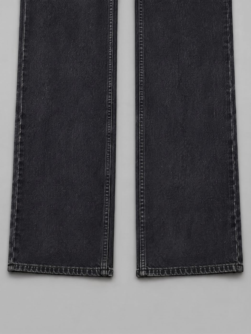 Bemount Bemount 90s Charcoal Core Baggy Jeans in Charcoal Black, hem view
