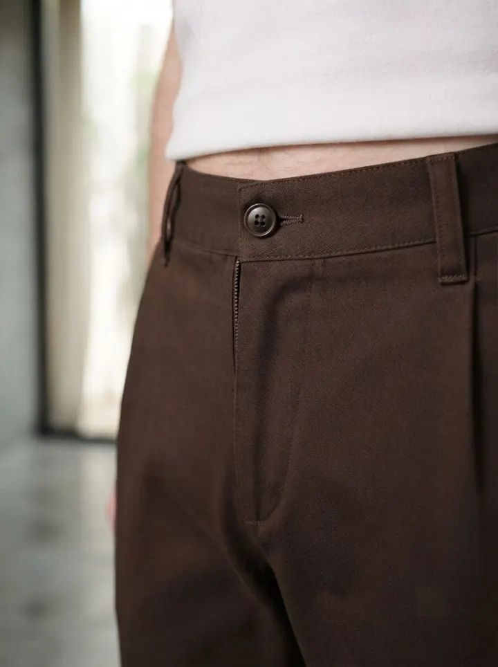 Bemount Pleated Dark Brown Chino, waist view