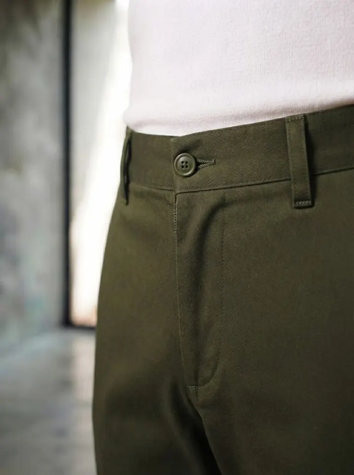 Bemount Pleated Deep Olive Chino, waist view