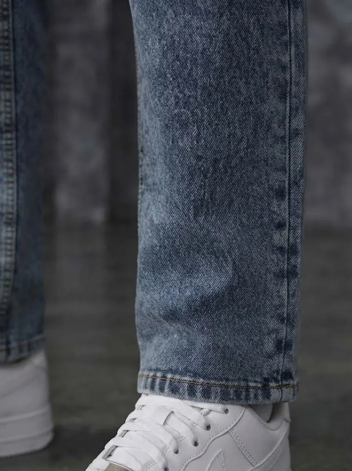 Bemount Bemount Acid Drift Straight Jeans in Acid Wash Blue, hem view